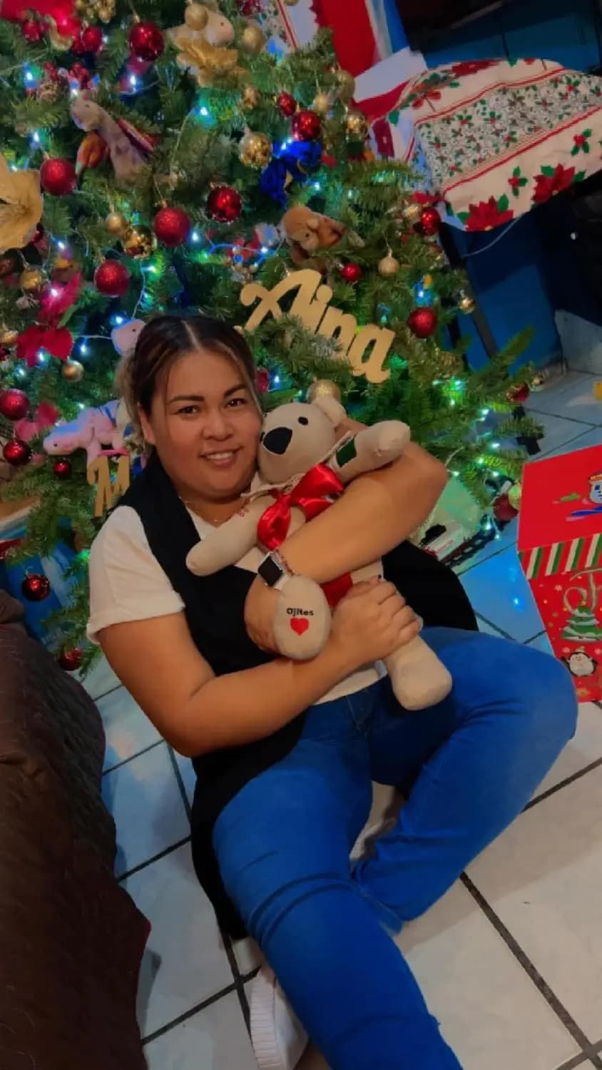 Foto de cliente con su osito personalizado 16
