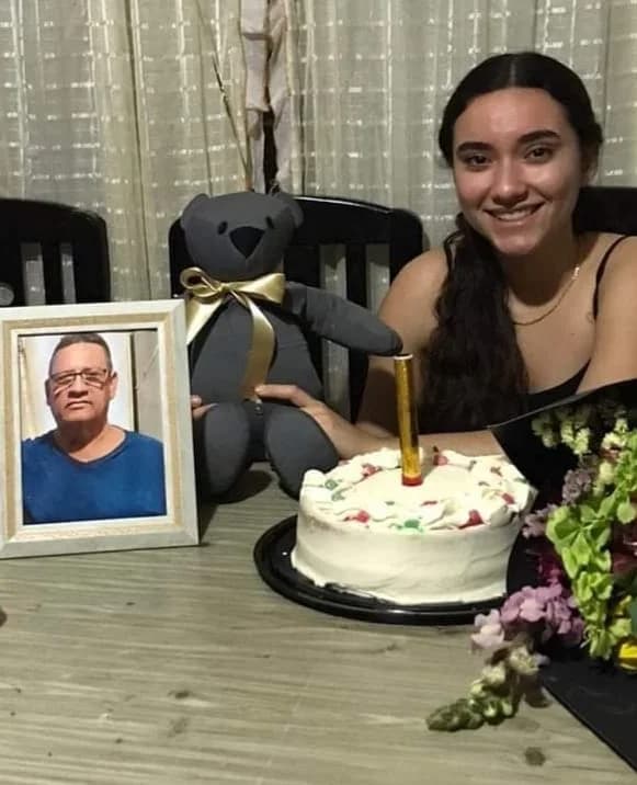Foto de cliente con su osito personalizado 9